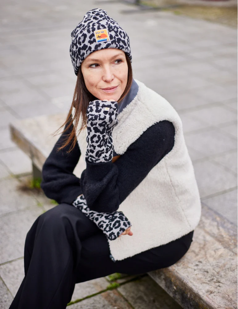 Atelier ScÀmmit Frimas Hood, Hat and Gloves - Image 21