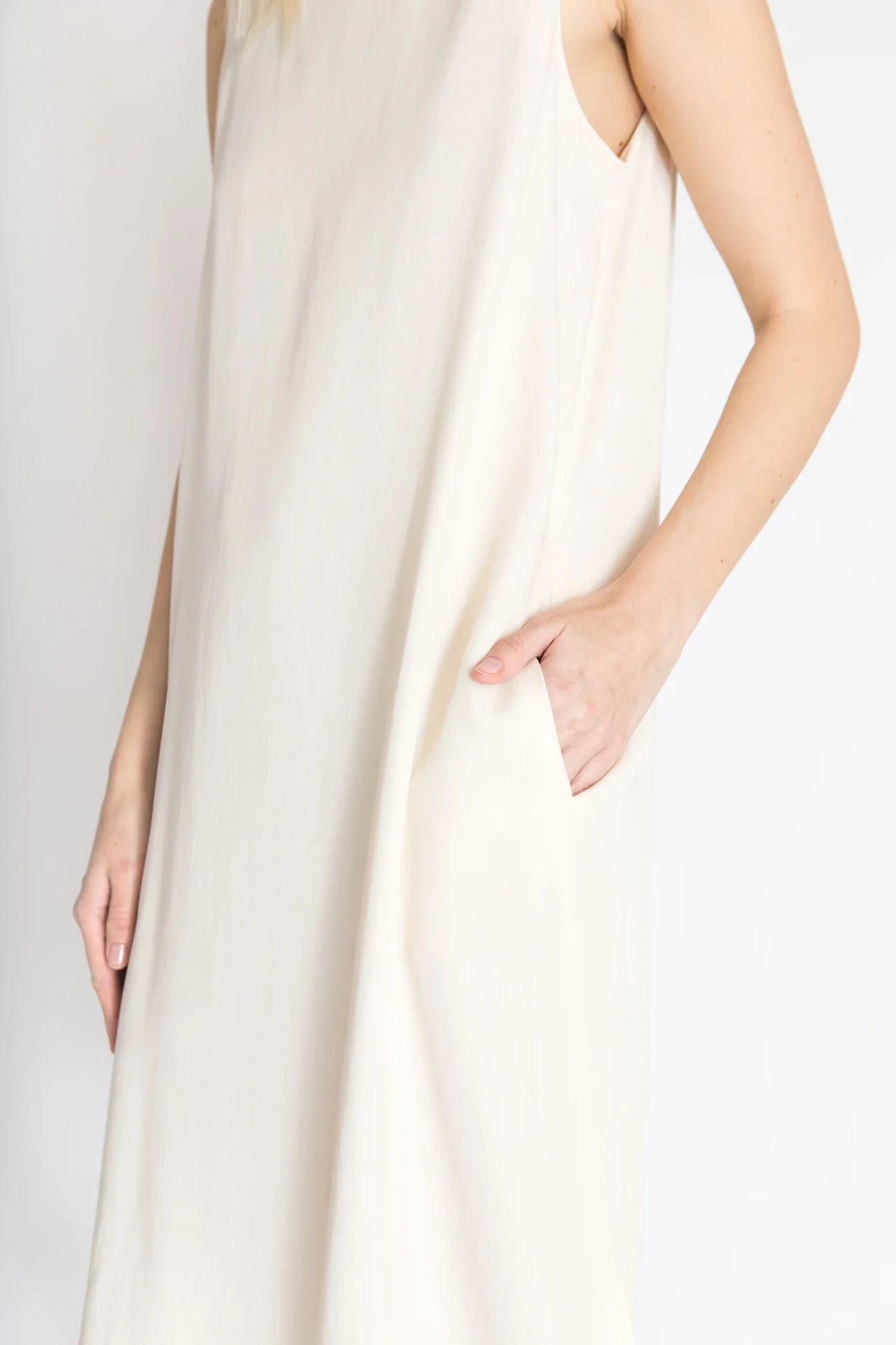 Bara Studio Freja Knot Dress - Image 3