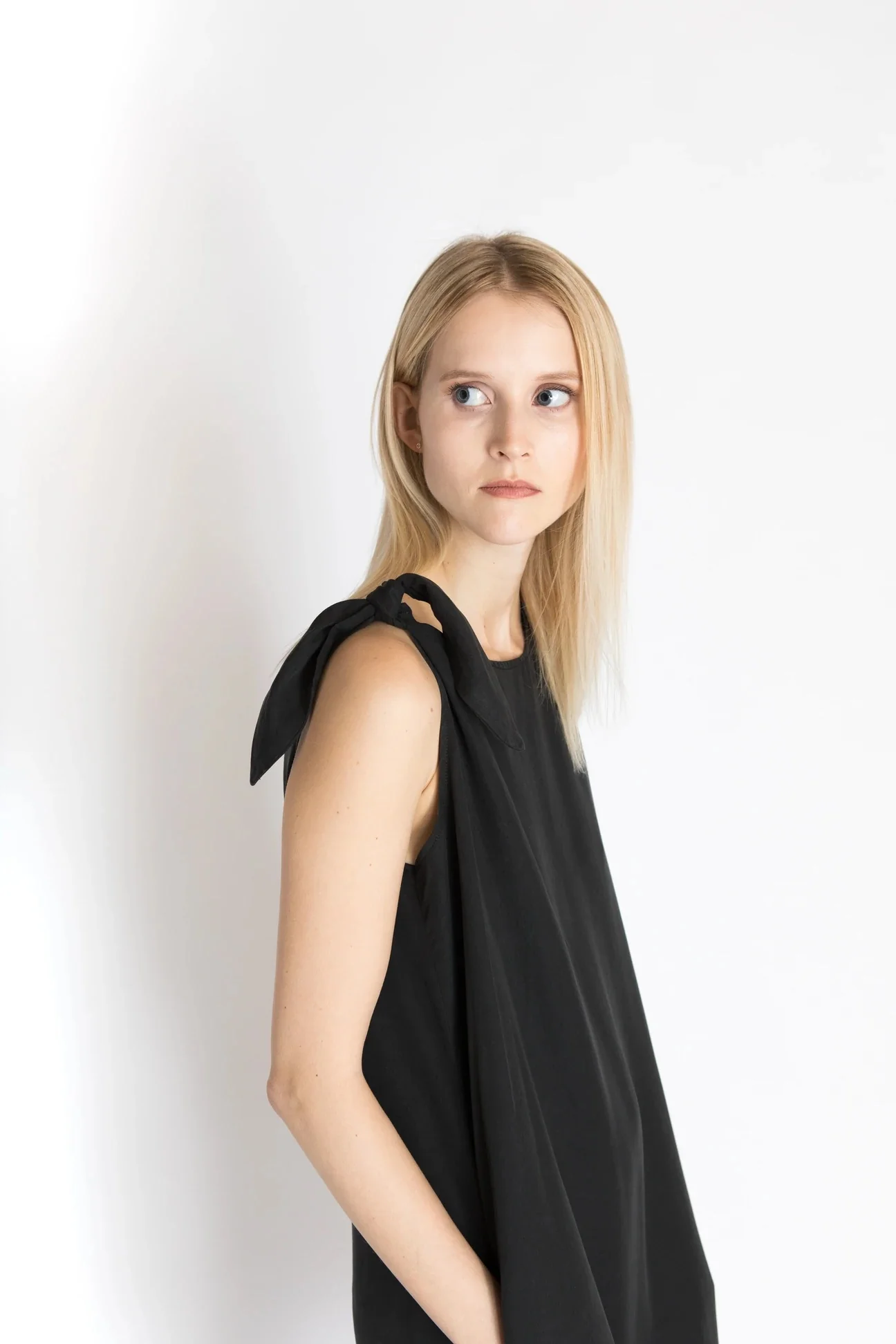 Bara Studio Freja Knot Dress - Image 5