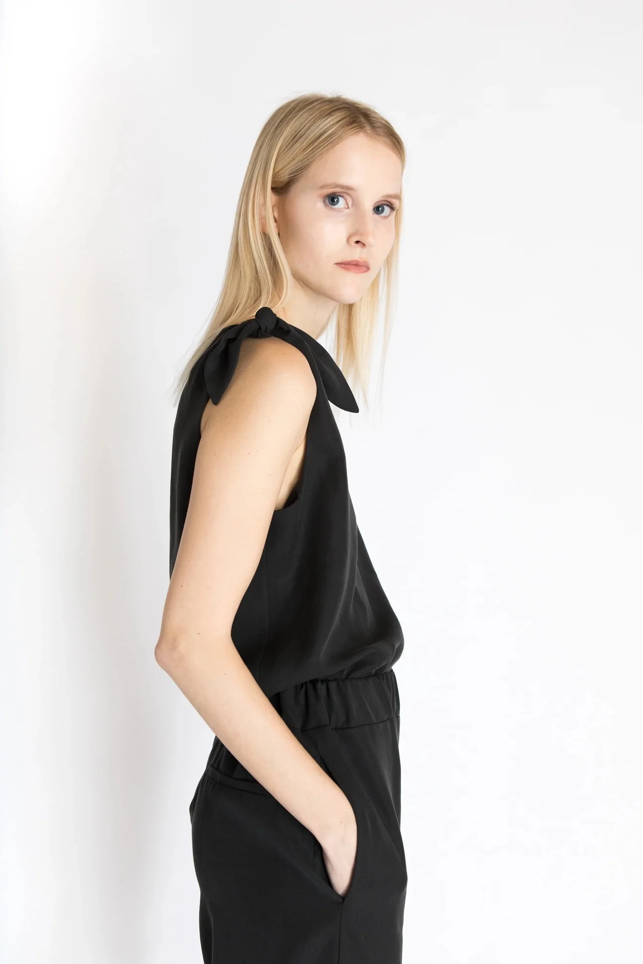 Bara Studio Freja Knot Top - Image 5