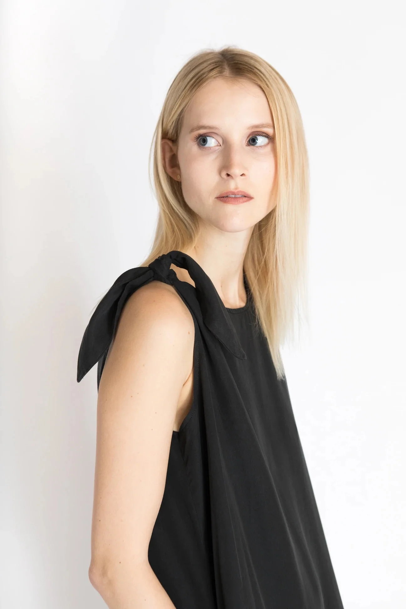 Bara Studio Freja Knot Top - Image 6