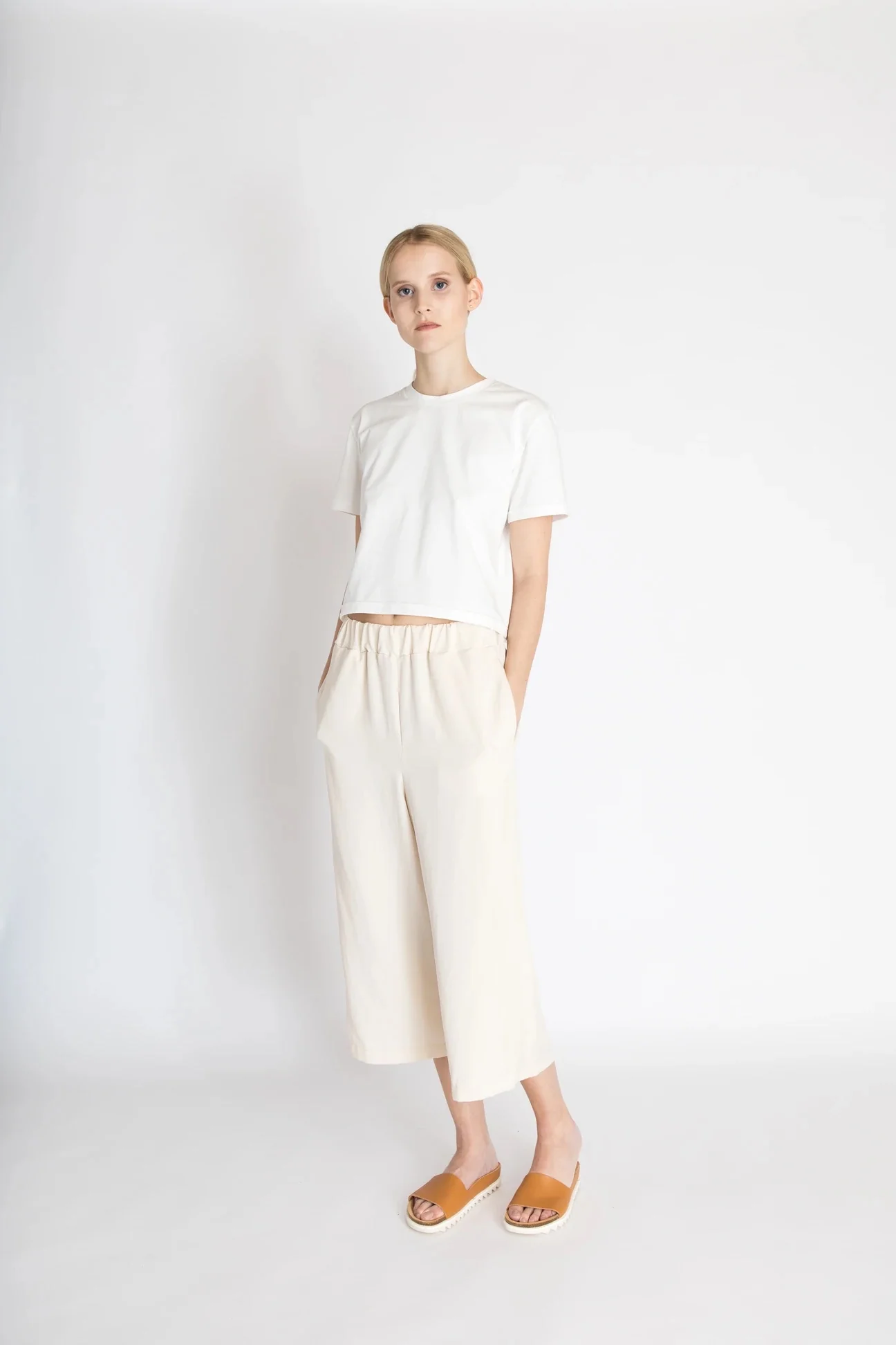 Bara Studio Liv T-shirt - Image 2