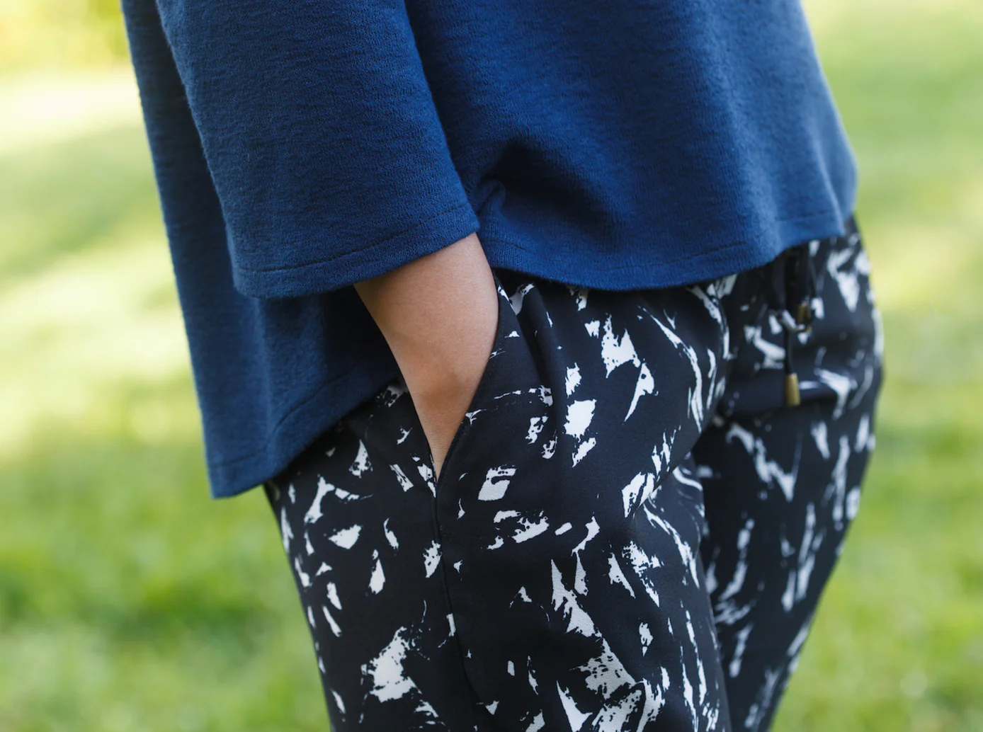 Itch to Stitch Tierras Woven Joggers - Image 2