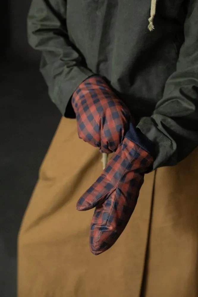 Merchant & Mills Braemar Mittens - Image 2