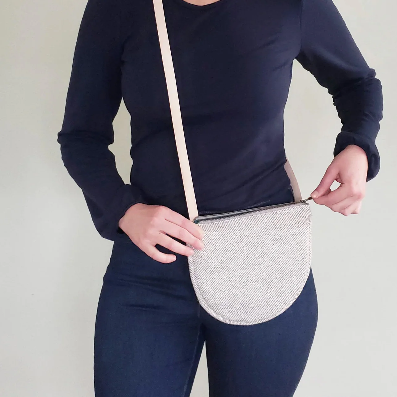 Pattern Scout Luna Crossbody Bag - Image 5