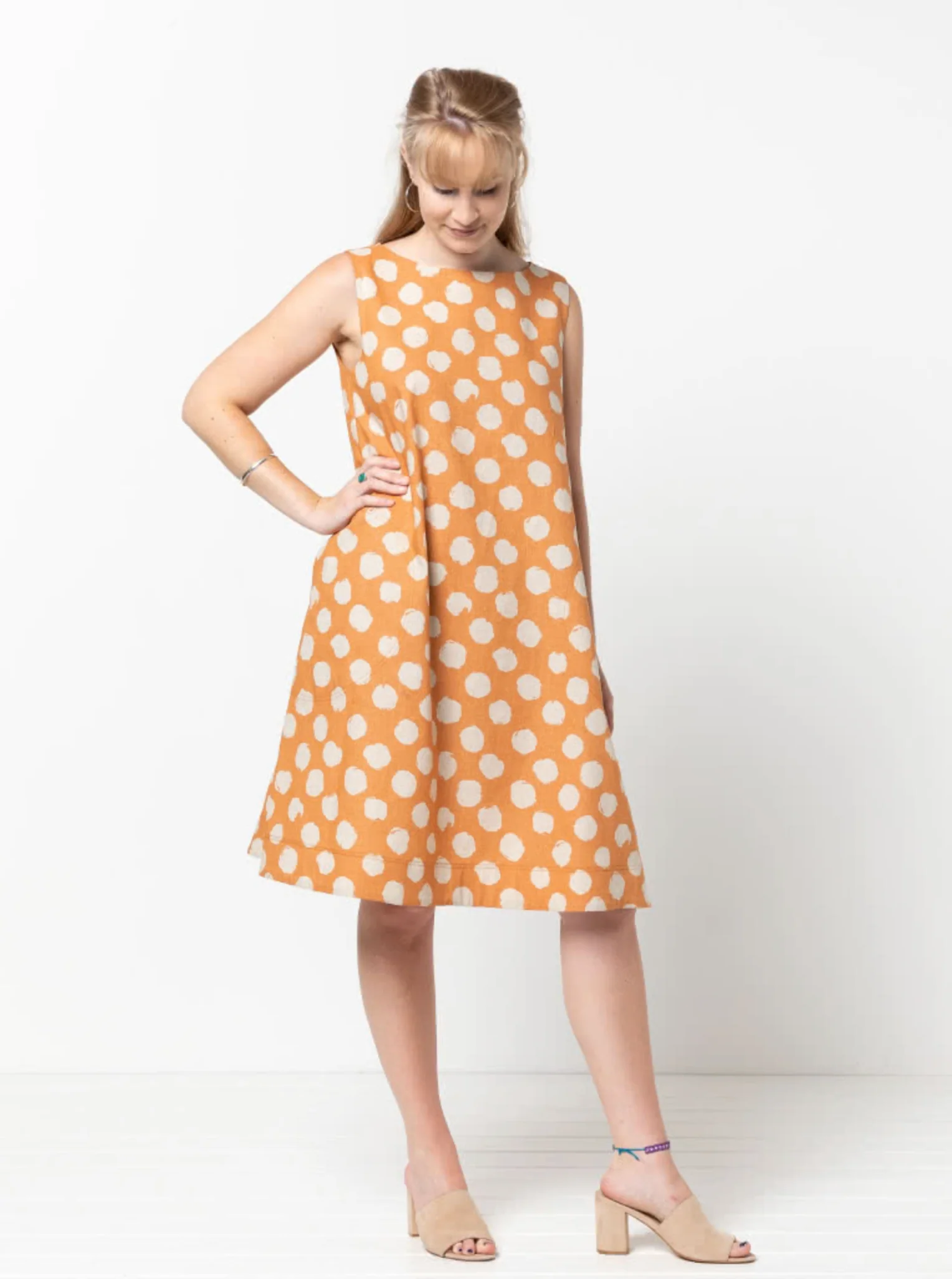Style Arc Lena Shift Dress - Image 2
