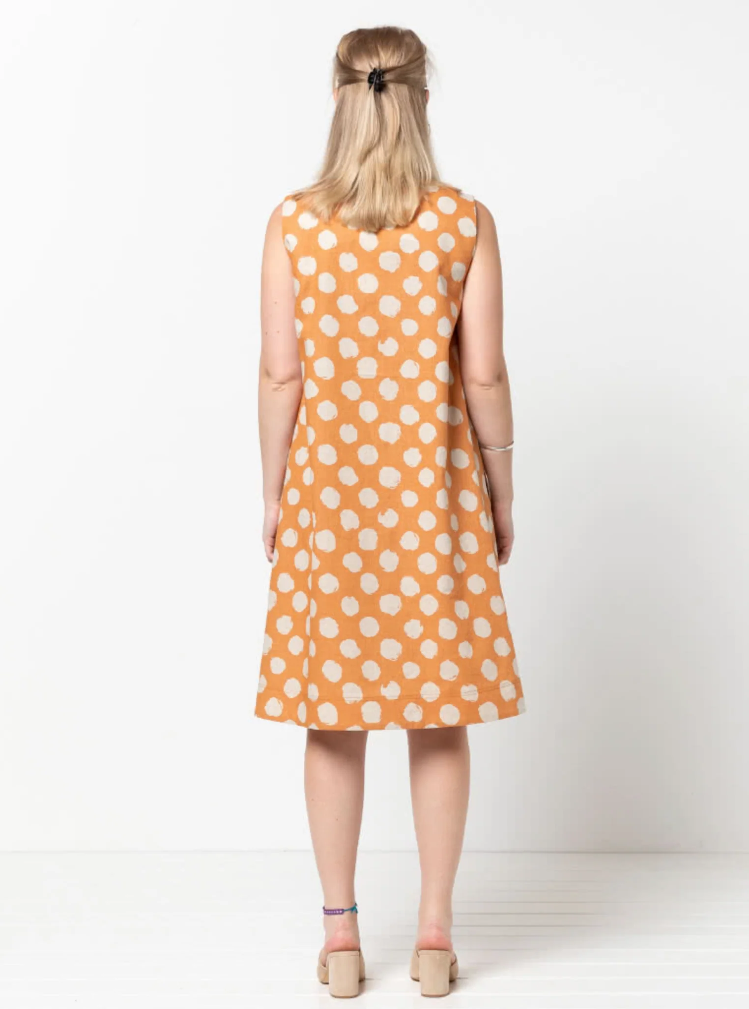 Style Arc Lena Shift Dress - Image 6