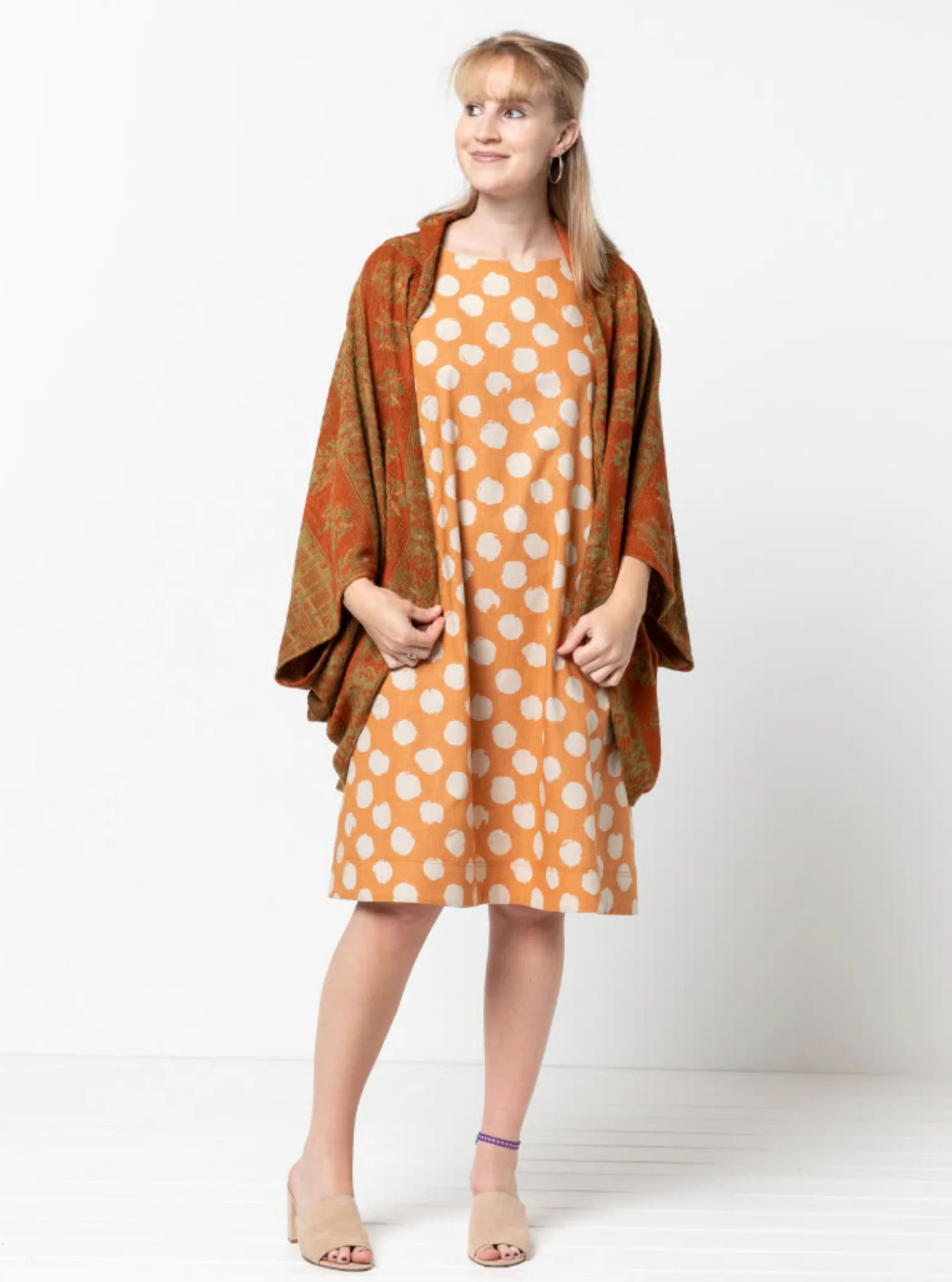 Style Arc Lena Shift Dress - Image 8
