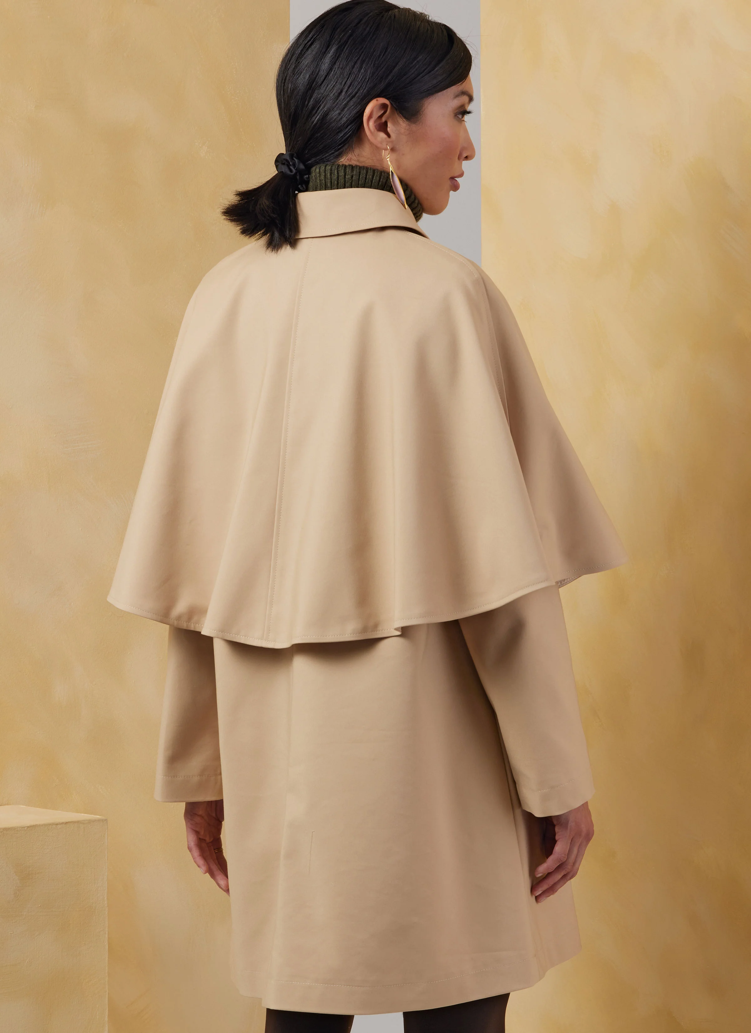 Vogue Cape Coats V2074 - Image 5