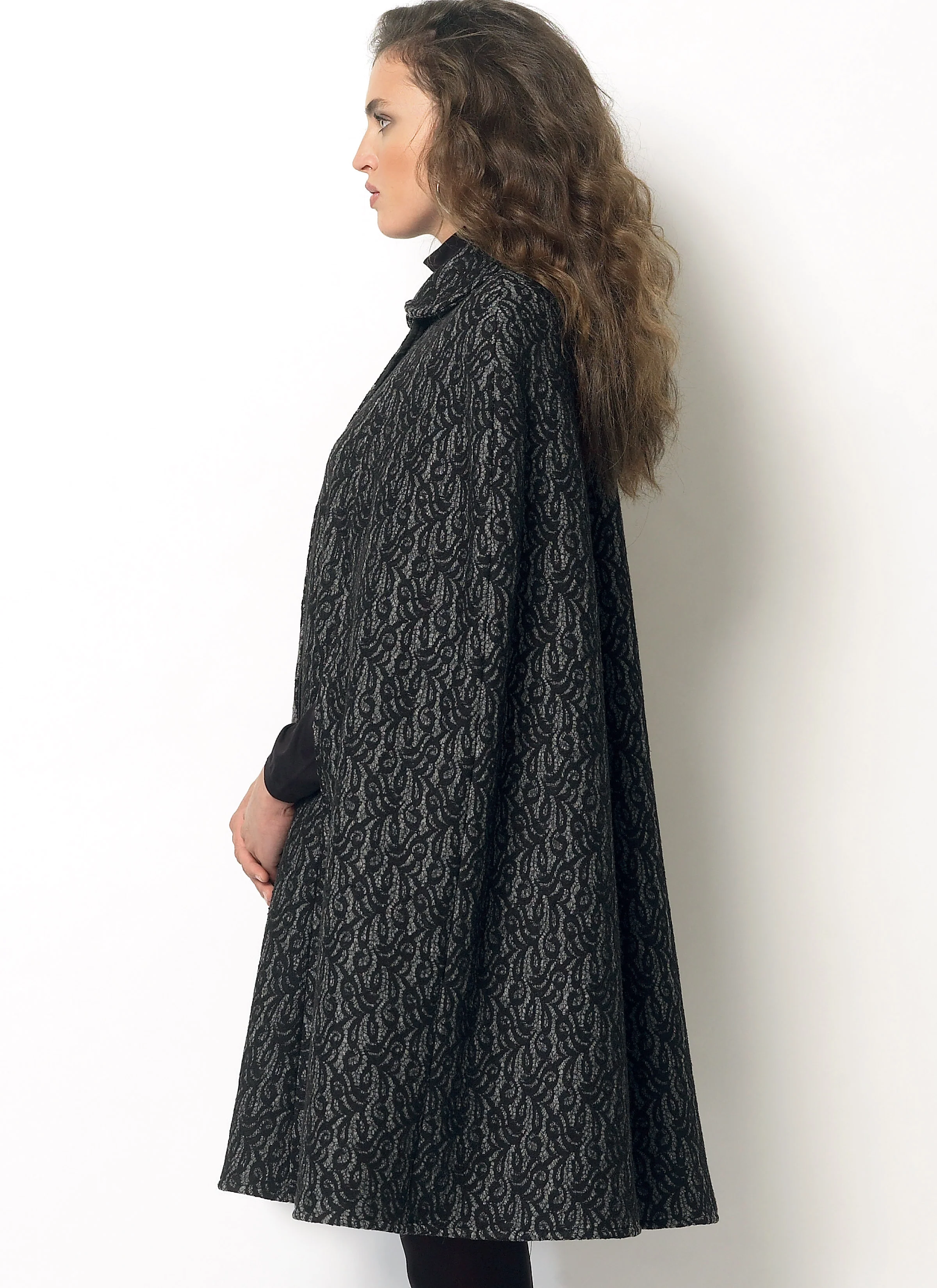 Vogue Capes V8959 - Image 4