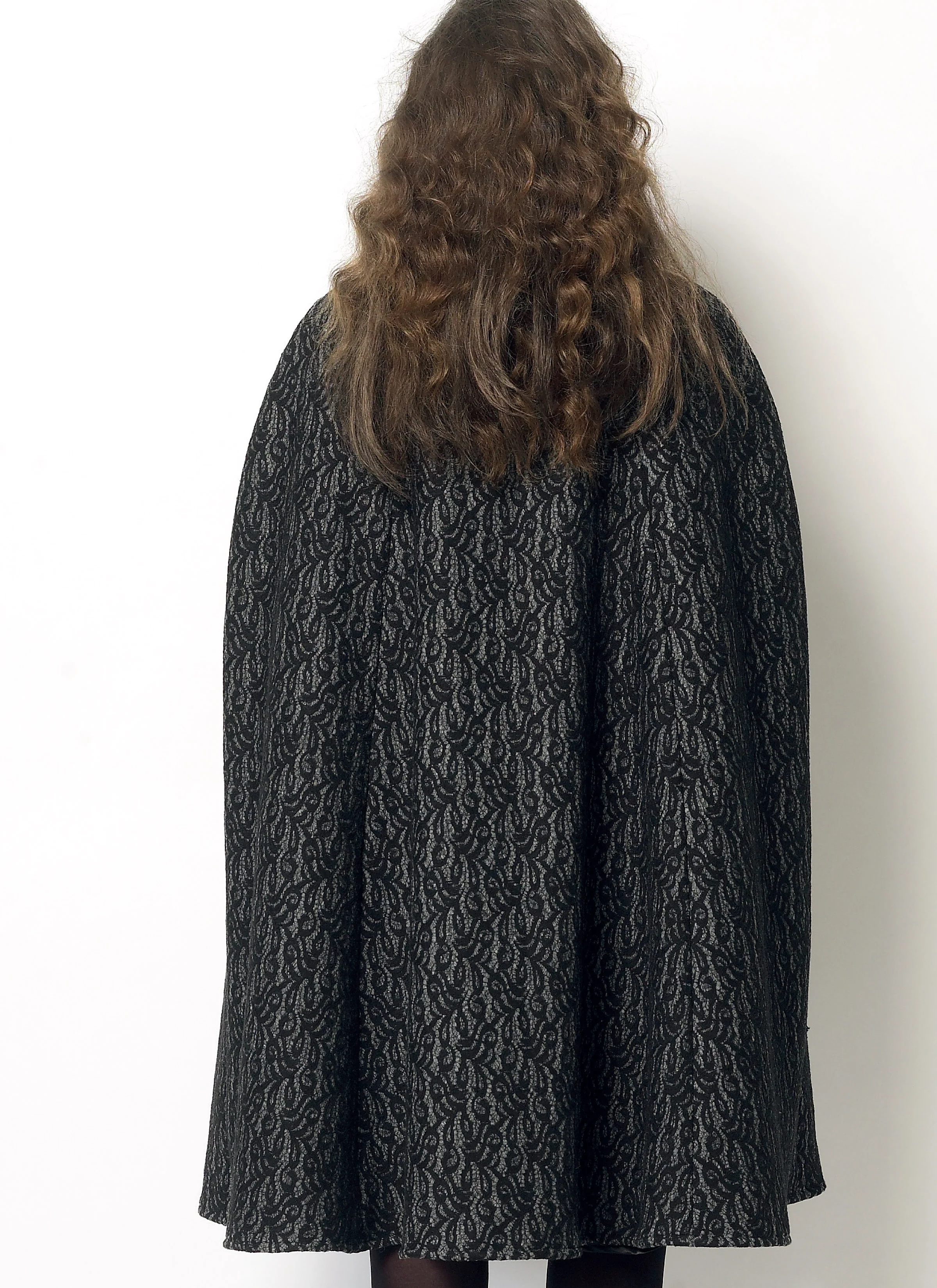 Vogue Capes V8959 - Image 5