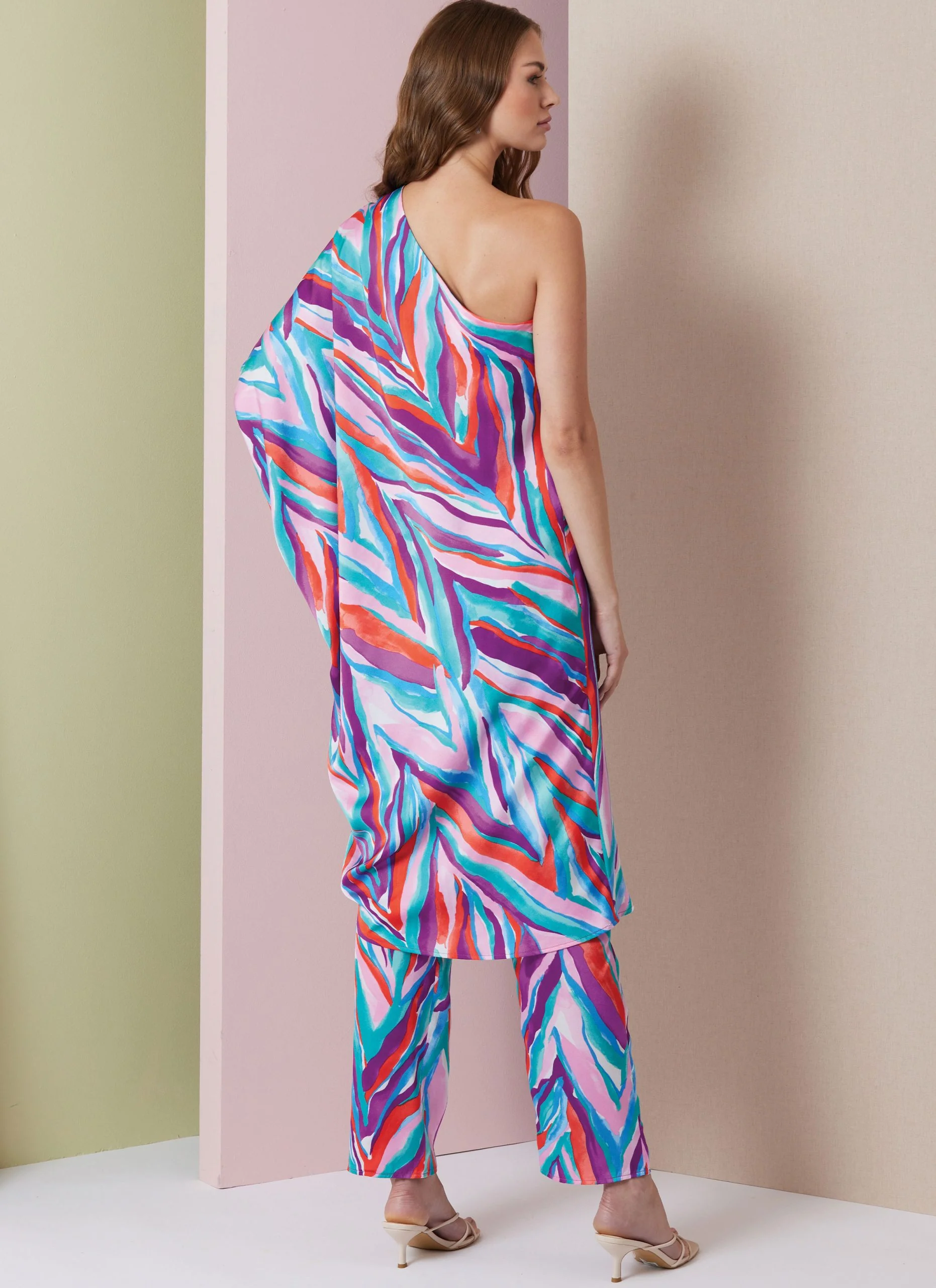 Vogue Dress & Trousers V2021 - Image 3