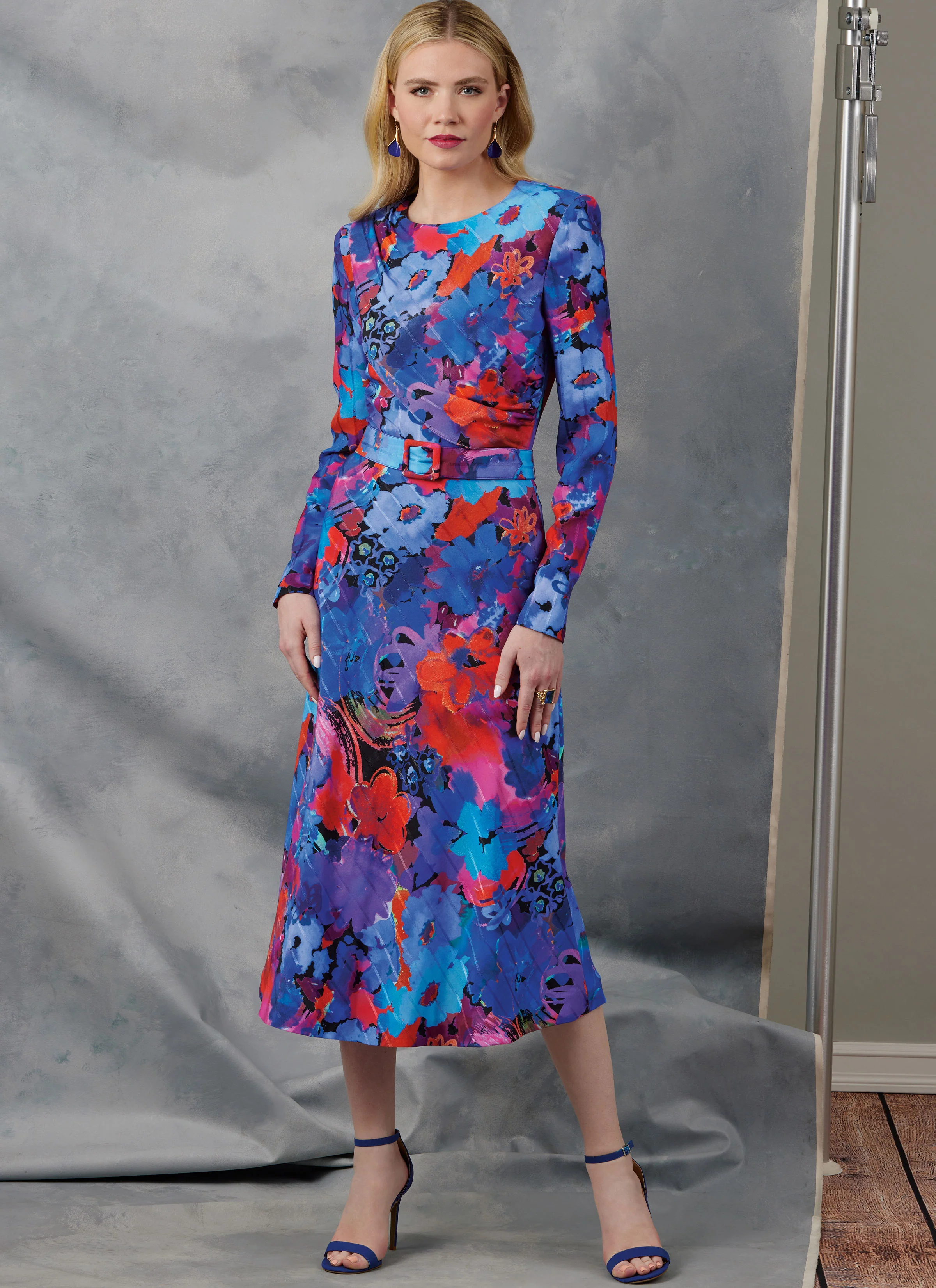 Vogue Dress V2043 - Image 3