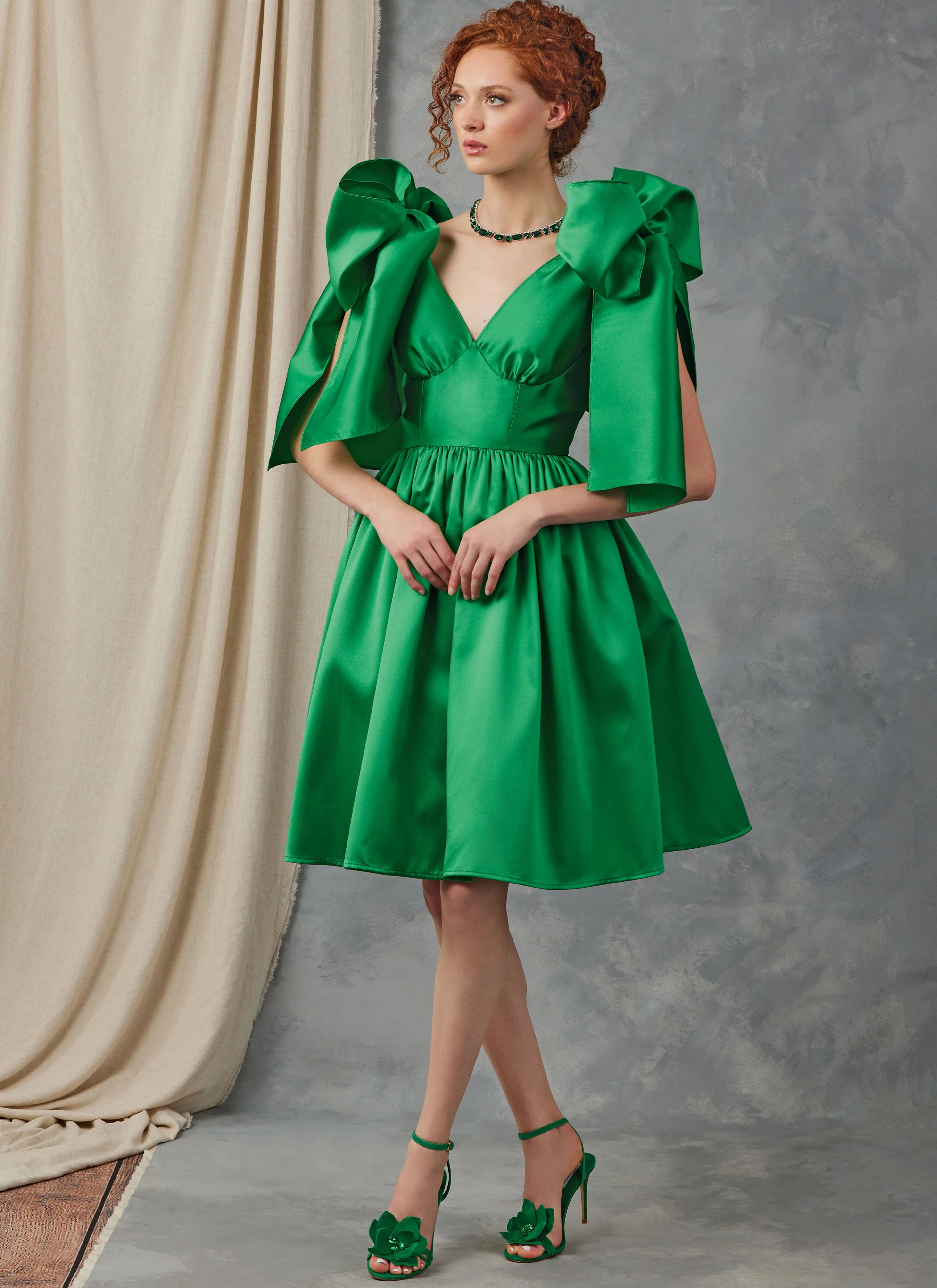 Vogue Evening Dress V2048 - Image 4